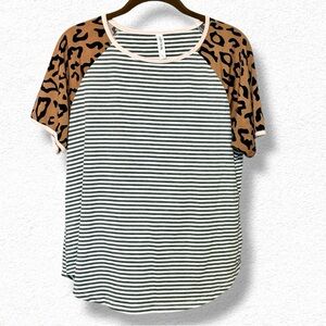 Black & White Striped/ Leopard Short Sleeve Top with Pink Trim Women’s Large